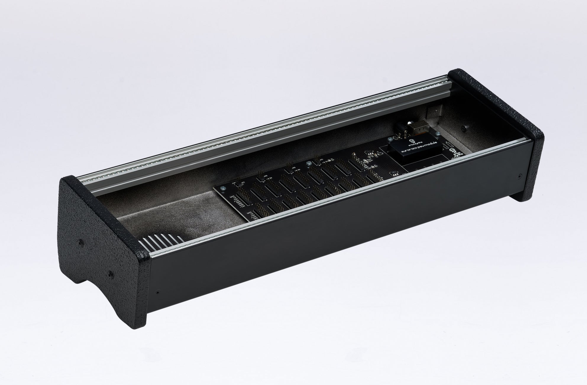 Erica Synths Erica Synths 1 x 84HP skiff case with integrated PSU: black side panels (EU plug)