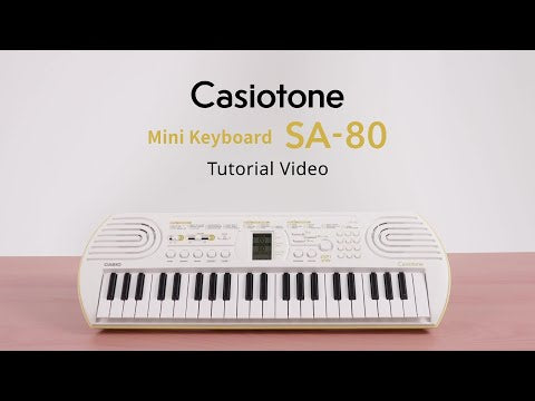 Indlæs video: Casio SA-80 Mini Size Keyboard with Mini Keys (Green/White).